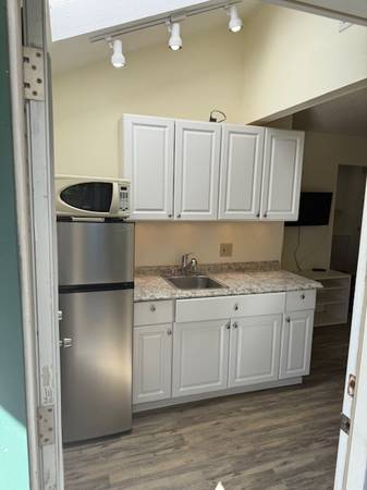[$1,196 / 1br - 900ft2 - APARTMENT SUITE (LANCASTER)]