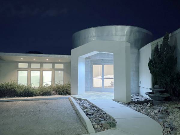 [$185 / 1250ft2 - You don't need a whole office - Shared Office Available (Victorville)]