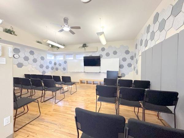 $100 / 500ft2 - The Meeting (and Event) Room with a Church Opening (Victorville)