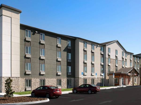 $2,400 Furnished Studio, Only 3 Month Minimum in Redlands 1700, Redlands