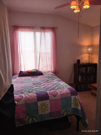 $700 / 3br - Low rent in exchange for lite housekeeping and social medi creation (Adelanto)