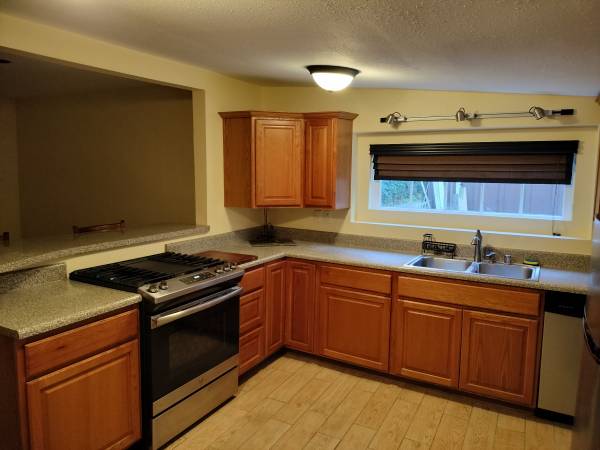 [1br - guest house (reseda ca)]