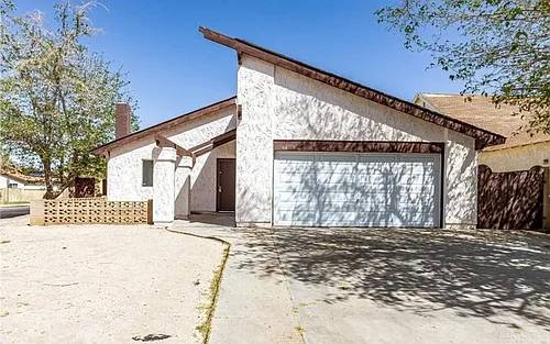 $3,300 / 4br - 4 Bedroom 2.5 Bath Home for Rent (Section 8 Welcome) (Lancaster)