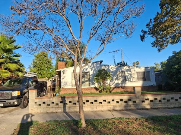 3 Bedroom - 3-Bedroom, 1-Bathroom Home Located on 657 Wolfskill Street (San Fernando)