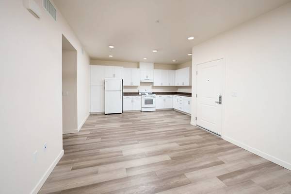 [$1,999 / 3br - $1,999.00 / 3br - Looking for an apartment? We are pet friendly! (LANCASTER)]