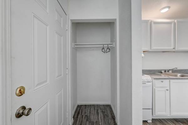 [1br - Below Market Price! Awesome value! GREAT Location! (Fremont)]