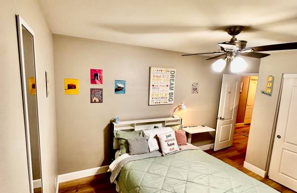 $1,995 / 1br - Private Furnished Room Plus Full Use of Shared Executive Home in Highly Sought Area, North East Santa Clarita Area