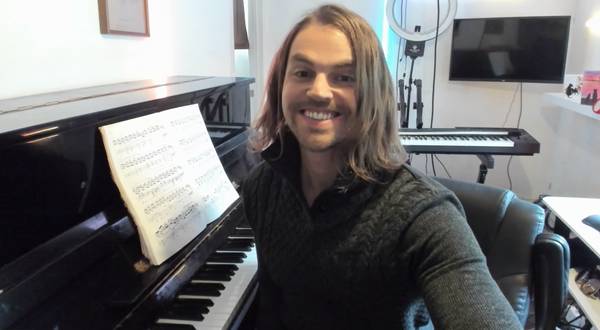 Piano Lessons Specialized for Adults (San Fernando Valley, Hollywood, Beverly Hills, Hollywood)