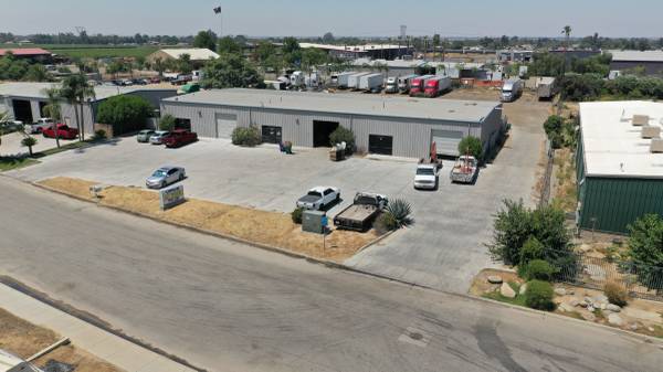 $5,500 / 3300ft2 - Commercial Repair Truck Shop Warehouse with Parking & Yard (Bakersfield)