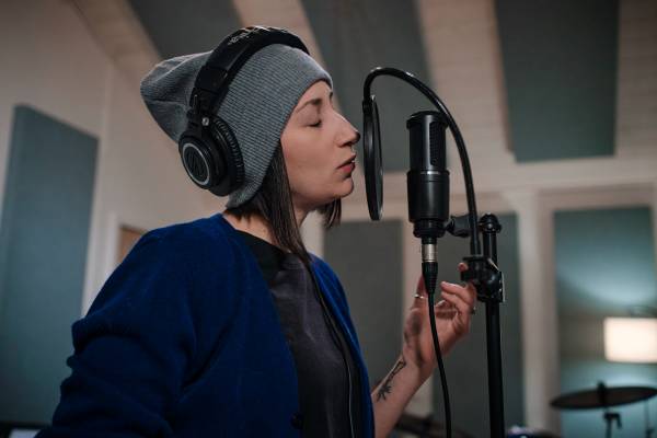 Female Pop Recording Vocalist