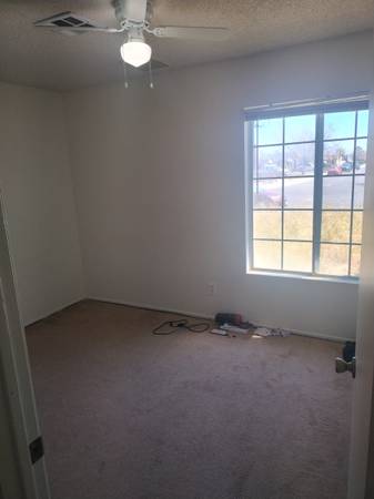 [$750 / 1br - 0100ft2 - Great Location !  (Rosamond)]
