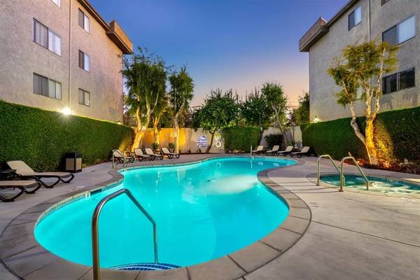 $1,842 / 1br - 594ft2 - You have to see us to believe us! Beautiful 1 bed, 1 bath, 594 SqFt (Lake Balboa - Van Nuys)