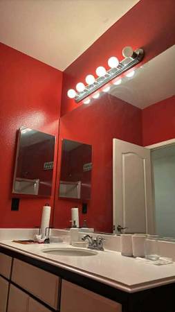 [$750 / 5br - Room for Rent]