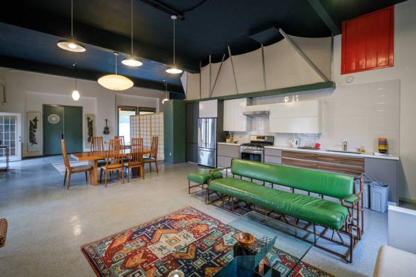 [$3,200 / 1br - 1350ft2 - Fully Furnished Apartment - NY Style Loft- AMAZING! Utilities included (Northridge/ Sherwood Forest)]