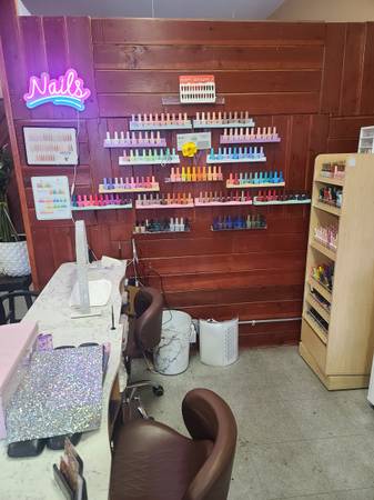 PRIVATE ROOM FOR RENT. facial nails etc (Mission hills)