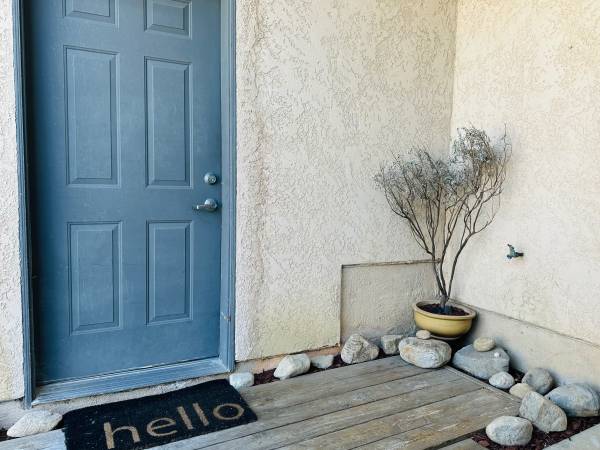 Furnished 1 Bedroom Vacation Rental in Castaic