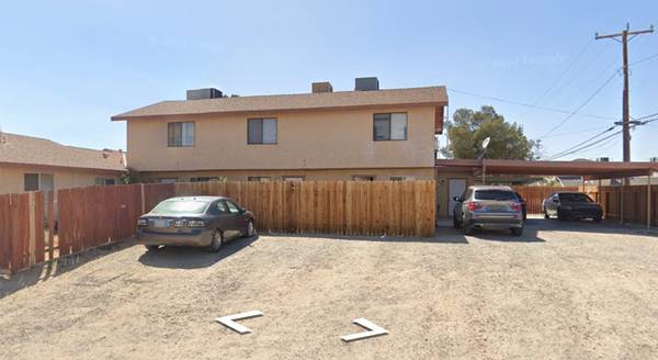 $1,350 / 2br - 1050ft2 - 2 Bed 2 Bath Townhome in California City for Rent (California City)