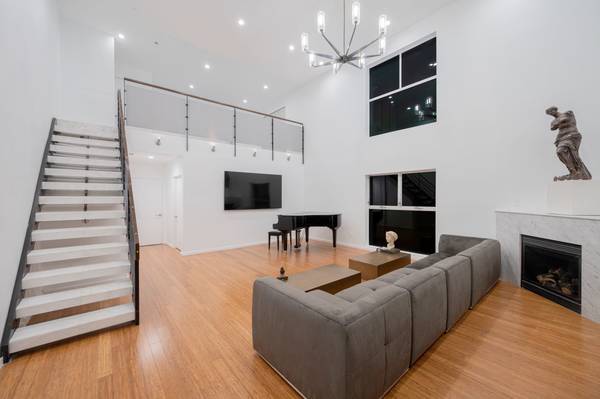 $5,890 / 2br - Luxury 2 bed/2 bath/2 parking/in unit w/d (West Hollywood)