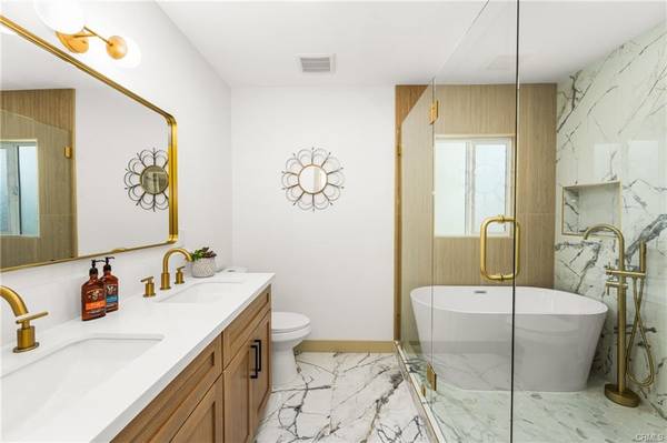 Transform Your Bathroom – Licensed Contractor - EWC Construction (Valley Glen)
