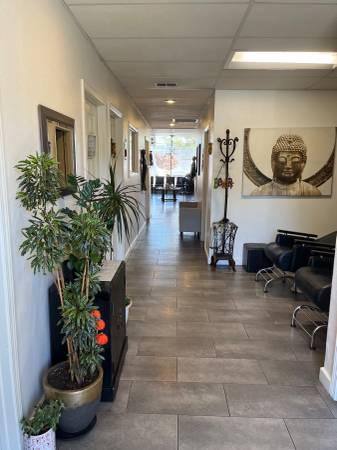Private Suite / Room for Rent – Prime Ventura Blvd Location! (Tarzana)