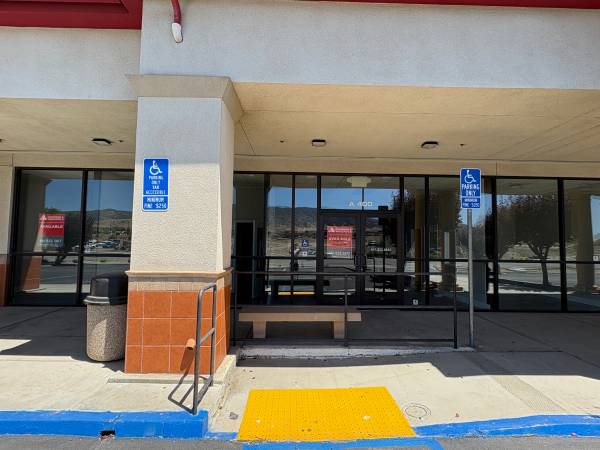 $3,690 / 4100ft2 - 4,100 sqft Fully Built Out Office Ready to Rent (Tehachapi)