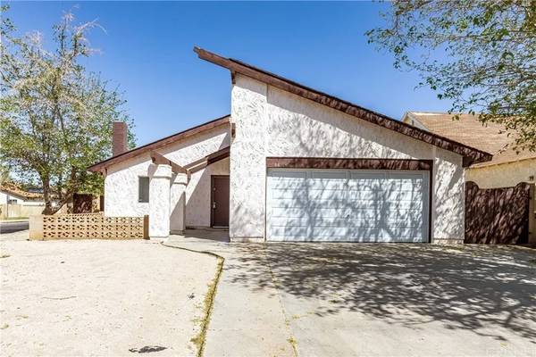 $3,300 / 4br - 4 Bedroom 1.5 Bath Home for Rent (Section 8 Welcome) (Lancaster)