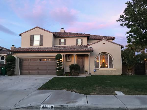 $799 / 3br - 5000ft2 - Room for Rent in Home (Lancaster)