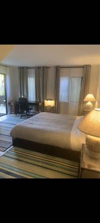 $700 / 1br - Private Hollywood Hills Suite w/ Patio Entry + Workspace (Hollywood Hills)
