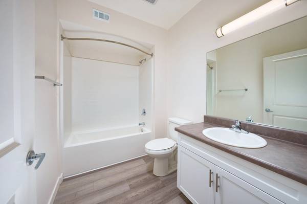 $1,999 / 3br - $1,999.00 / 3br - Looking for an Apartment? We Are Pet Friendly (Lancaster)