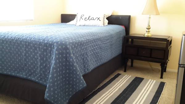 $700 FURNISHED ROOM FOR RENT (East Lancaster)