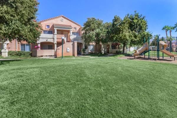 $2,699 / 2br - 957ft2 - Stylish 2-Bedroom 2.5-Bath with Stainless Steel Appliances and Hardwood – 1 Month Free Special (18005 W. Anne's Circle, Los Angeles, CA)