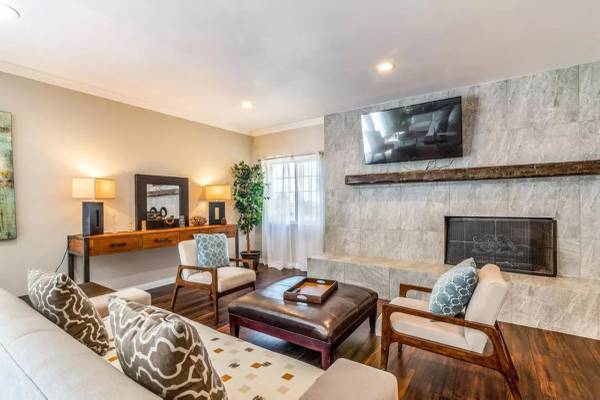 $5,950 / 2br - 2100ft2 - Furnished Hillside Home with Million Dollar Views available! (Studio City)