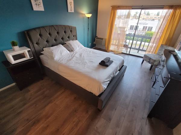 $700 Weekly Rental - Furnished Private Studio with Private Bathroom (Beverly Hills)