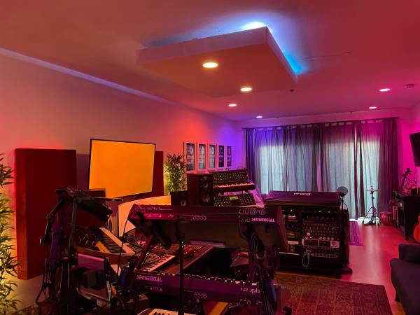 FULL TIME OR PART TIME WORK AVAILABLE (MANUFACTURING & INSTALLATION) (Los Angeles)