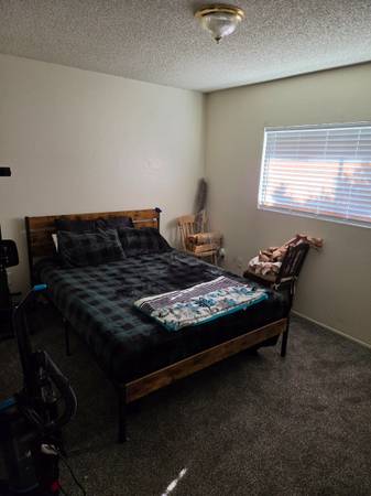 $700 / 1br - Furnished room with bed and television - 6 MONTHS (Niles and oswell)