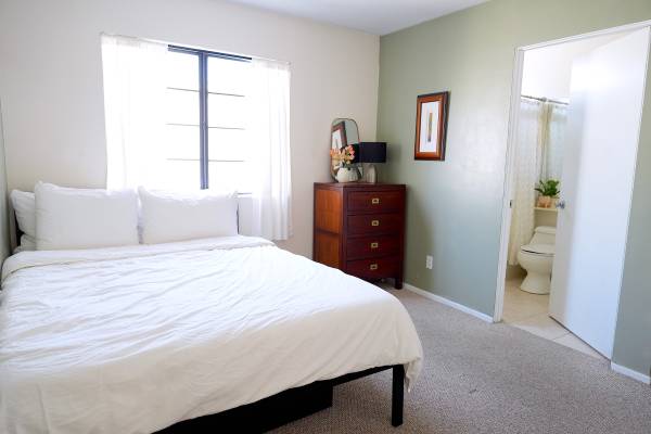 $1,675 / 1br - Private Room Plus Private Bath in Studio City 2b2b