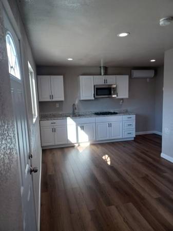 $1,500 / 1br - Back House for Rent (Lancaster)