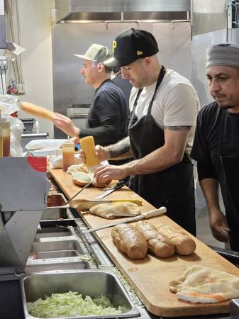 Line Cook/Cocinero $18-20/hour /por hora + TIPS DOE (Duarte) (Duarte)