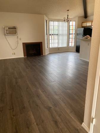 One Bedroom Fireplace with a Washer Dryer Laundry Closet $ 1795.00 Mo (Sunland)