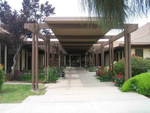 [$1,435 / 1332ft2 - OFFICE SPACE near Lake Ming (Bakersfield - Rio Bravo - Lake Ming)]