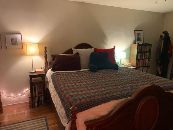 $2,599 / 2br - 2-Bedroom Townhouse for Short Summer Stay with Location, Books, and Light in South Pasadena