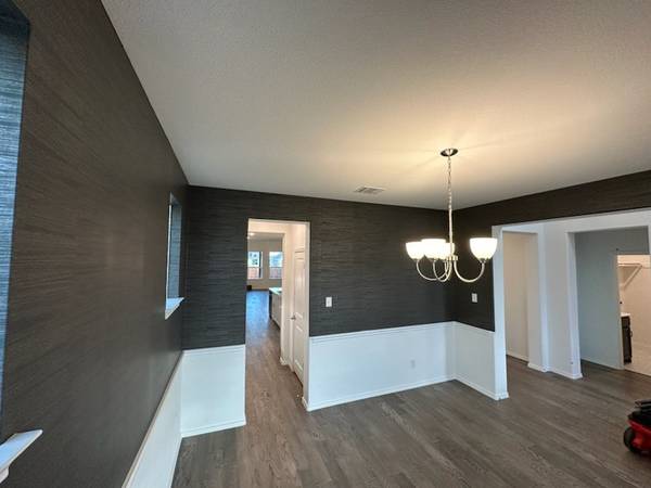 WALLPAPER INSTALLER|All Wallcovering Types|Wallpapering (Spring Specials  Available Weekdays and Weekends)