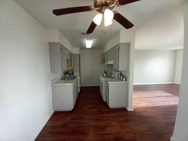 $1,425 / 2br - 950ft2 - Upstairs Two Bedroom Two Bath in Tehachapi (Tehachapi)