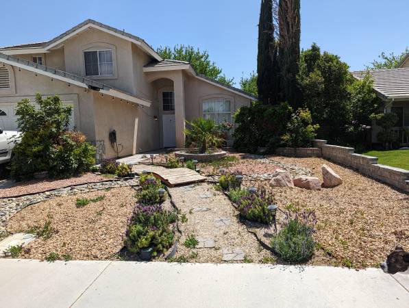 $650 / 110ft2 - 2 Rooms in Beautiful W Lancaster Home (Available Now)! $600 (Lancaster, CA)