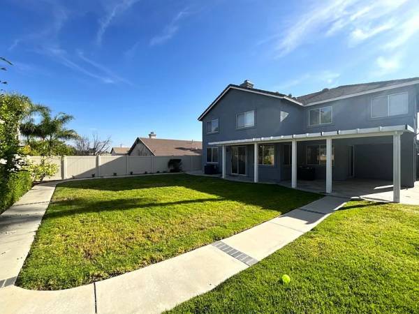 [4br - 3148ft2 - Corona $2150 4 Bed House (Corona)]
