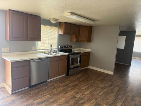 $2,000 / 4br - 4 Bedroom/2 Bathroom Rosamond (Rosamond)