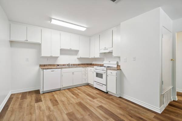 $1,550 / 2br - 800ft2 - Low Low Price! We Can Save You Dollars at Move In = Free Rent (Lancaster, CA)
