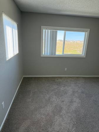 [$1,250 / 1br - Roommate to Share 2-Bedroom Townhouse (West Lancaster)]