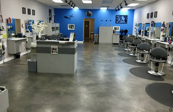 Salon Hairstylist Station & Private Room Available For Rent (Lake Balboa)