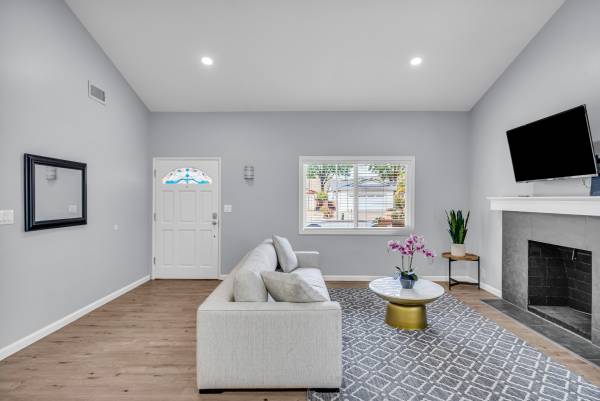 $8,000 / 4br - House For Rent. (5676 E Bloomfield Street Simi Valley, CA)